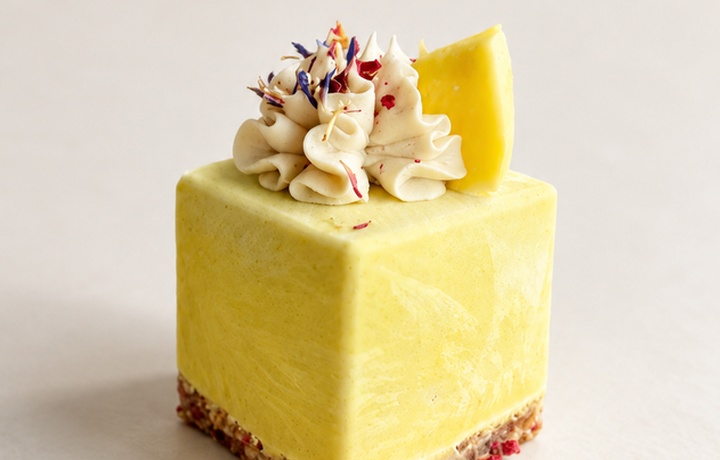 Lemon raw vegan mini cheesecake cube